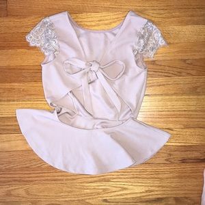 Short Sleeve flowed out shirt with tied back.